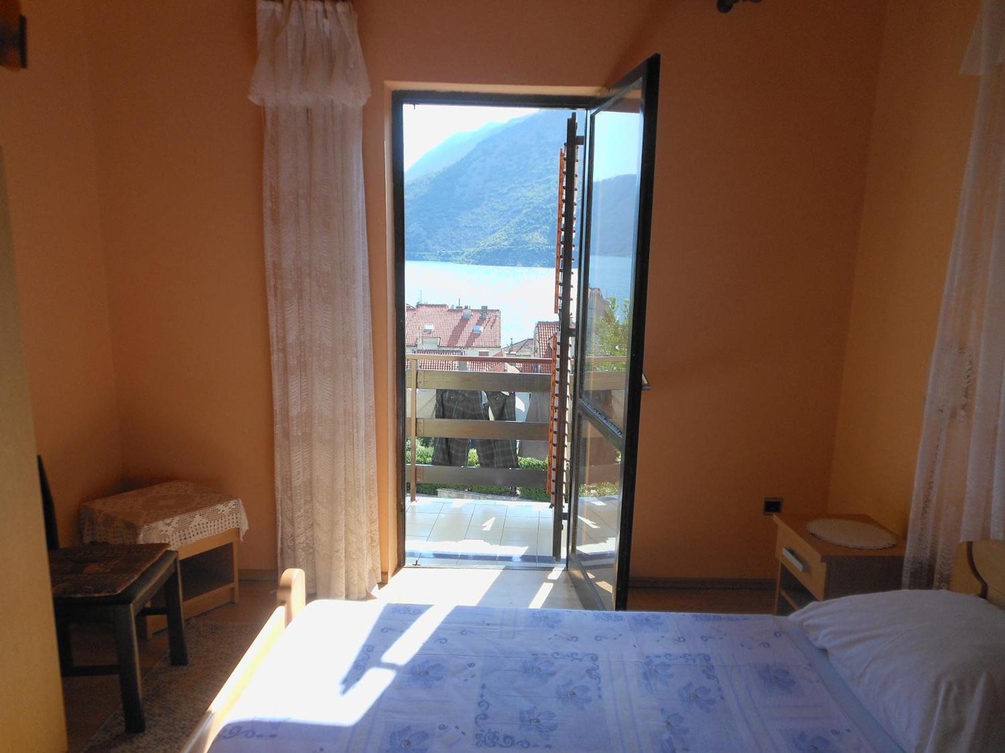 Lorena Rooms Risan Room photo