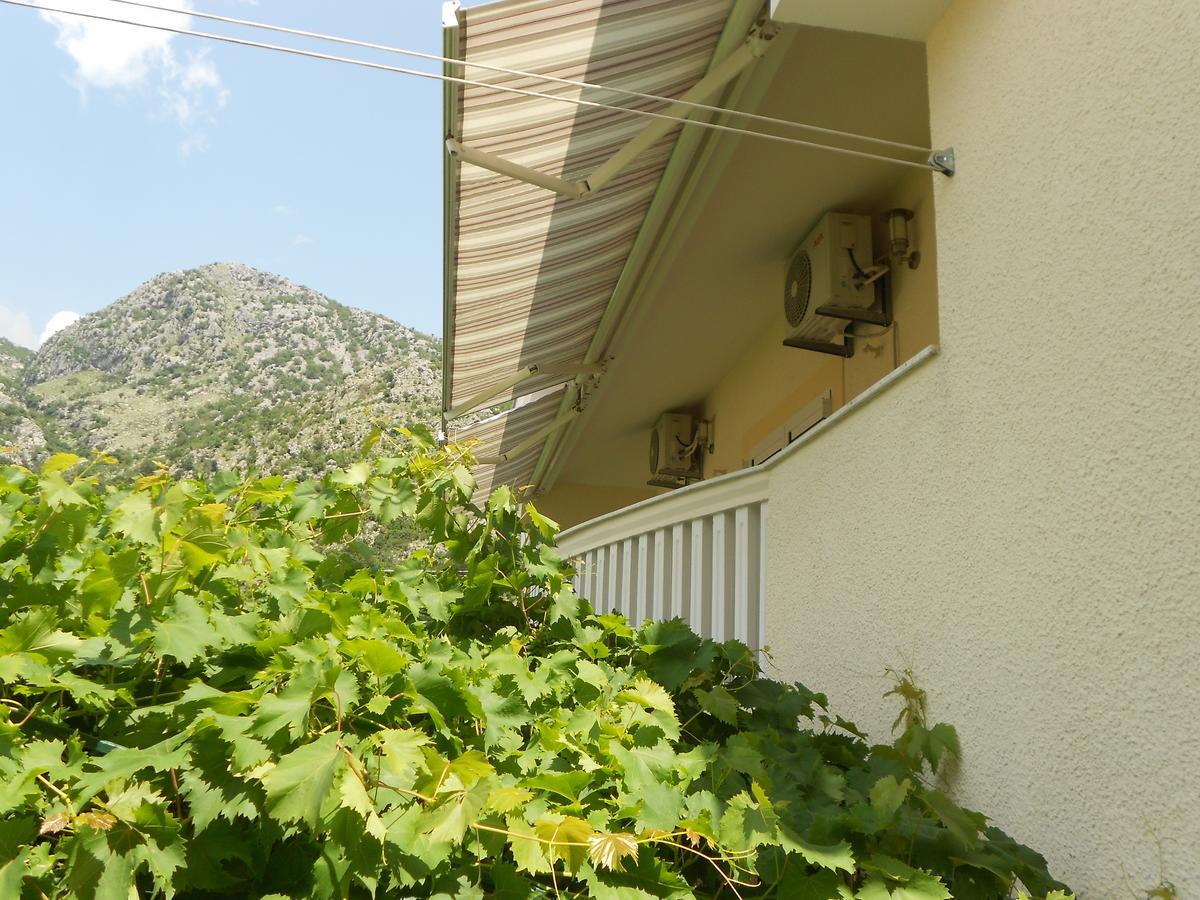 Lorena Rooms Risan Exterior photo