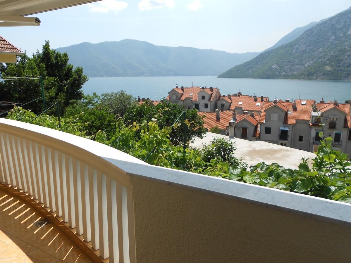 Lorena Rooms Risan Exterior photo